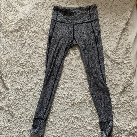Lululemon size 4 leggings - Picture 4 of 5